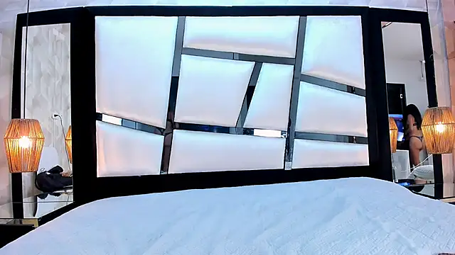 LiaObrien online show from February 19, 2026, 9:23 pm