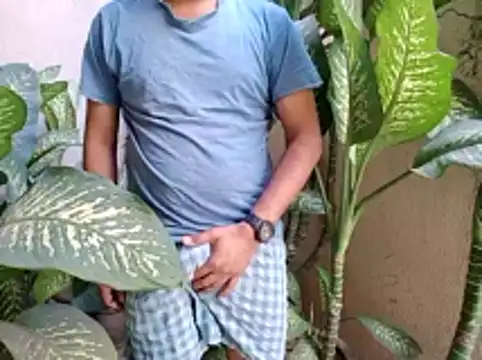 Snapshot of Vickyy_001 chatting on December 14, 2025, 9:59 am Vickyy 001 online show from December 14, 2025, 9:59 am