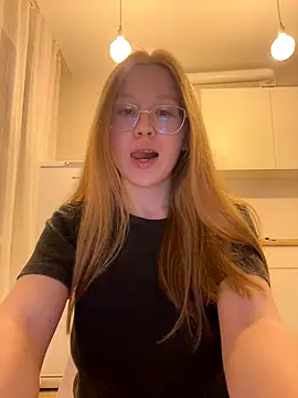 Snapshot of Eva_Weyne chatting on October 2, 2025, 8:34 pm Eva Weyne online show from October 2, 2025, 8:34 pm