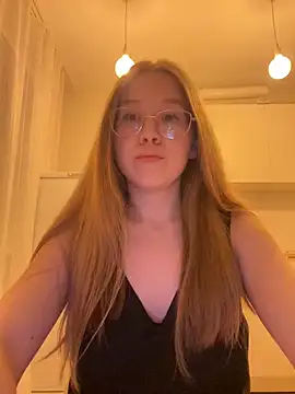 Snapshot of Eva_Weyne chatting on October 28, 2025, 8:19 pm Eva Weyne online show from October 28, 2025, 8:19 pm