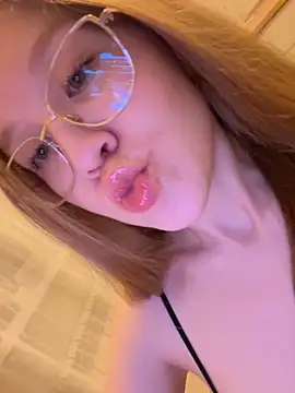 Snapshot of Eva_Weyne chatting on October 20, 2025, 6:08 pm Eva Weyne online show from October 20, 2025, 6:08 pm