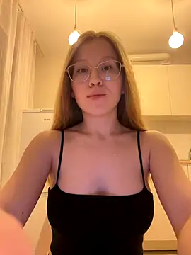Snapshot of Eva_Weyne chatting on September 18, 2025, 7:06 pm Eva Weyne online show from September 18, 2025, 7:06 pm