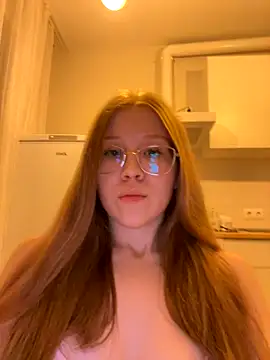 Snapshot of Eva_Weyne chatting on October 8, 2025, 7:25 pm Eva Weyne online show from October 8, 2025, 7:25 pm