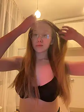 Snapshot of Eva_Weyne chatting on March 4, 2025, 6:07 pm Eva Weyne online show from March 4, 2025, 6:07 pm