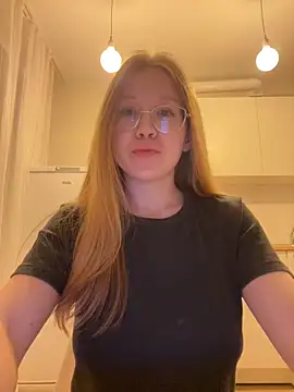 Snapshot of Eva_Weyne chatting on October 12, 2025, 8:32 pm Eva Weyne online show from October 12, 2025, 8:32 pm