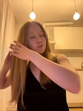 Snapshot of Eva_Weyne chatting on October 1, 2025, 6:01 pm Eva Weyne online show from October 1, 2025, 6:01 pm