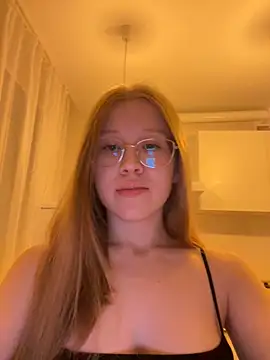 Snapshot of Eva_Weyne chatting on October 7, 2025, 8:10 pm Eva Weyne online show from October 7, 2025, 8:10 pm