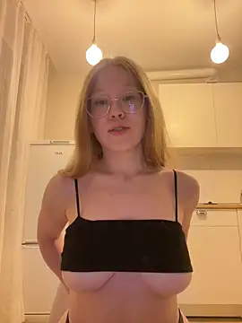 Snapshot of Eva_Weyne chatting on September 29, 2025, 8:14 pm Eva Weyne online show from September 29, 2025, 8:14 pm