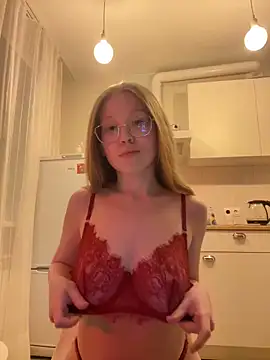 Snapshot of Eva_Weyne chatting on March 2, 2025, 6:57 pm Eva Weyne online show from March 2, 2025, 6:57 pm