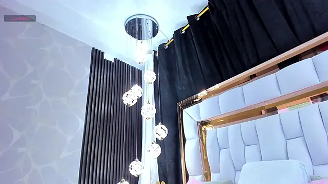 Snapshot of SarayRoyse chatting on January 9, 2026, 7:32 pm SarayRoyse online show from January 9, 2026, 7:32 pm