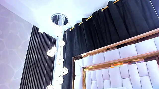 Snapshot of SarayRoyse chatting on February 17, 2026, 7:44 pm SarayRoyse online show from February 17, 2026, 7:44 pm