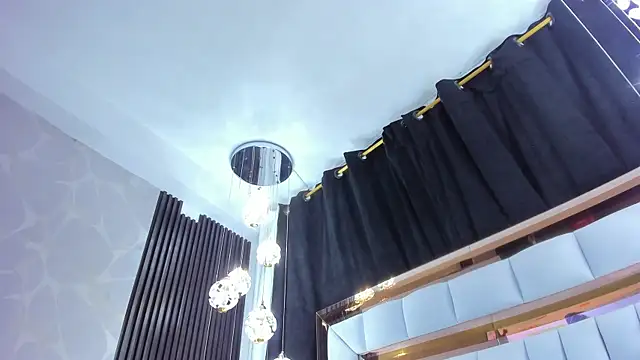 Snapshot of SarayRoyse chatting on December 20, 2025, 7:17 pm SarayRoyse online show from December 20, 2025, 7:17 pm