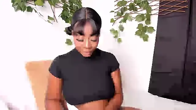 Snapshot of LexiieGrey chatting on February 18, 2026, 2:13 pm LexiieGrey online show from February 18, 2026, 2:13 pm