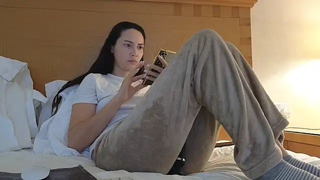 Mr-and-Mrs-Smith online show from February 25, 2025, 1:43 pm