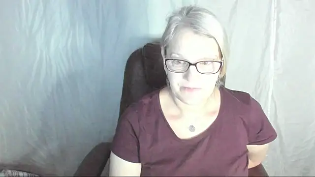 irinamaux online show from March 6, 2025, 4:41 am