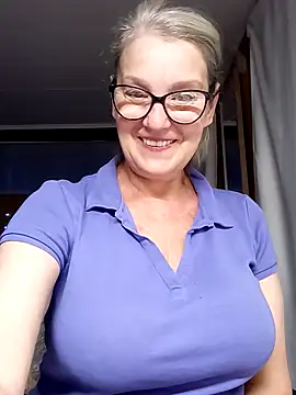 irinamaux online show from September 12, 2025, 5:18 am