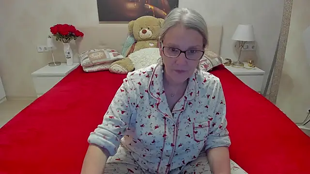 irinamaux online show from March 13, 2025, 6:56 pm
