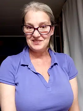 irinamaux online show from October 4, 2025, 7:59 pm