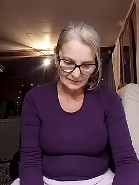 irinamaux online show from October 28, 2025, 11:14 pm