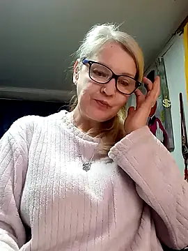 irinamaux online show from April 9, 2026, 3:08 am