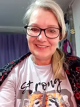 irinamaux online show from February 18, 2026, 6:44 am