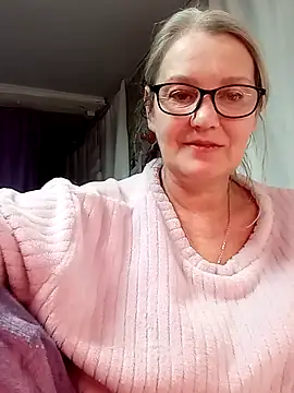 irinamaux online show from February 9, 2026, 5:44 pm