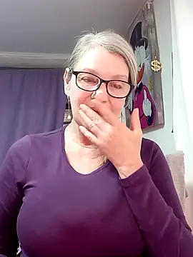 irinamaux online show from February 28, 2026, 5:40 am