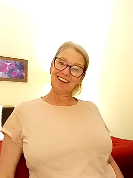 irinamaux online show from October 18, 2025, 3:36 pm