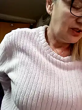 irinamaux online show from March 23, 2026, 11:37 pm