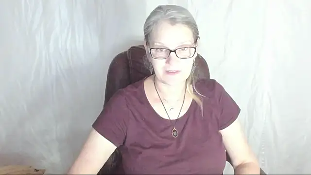 irinamaux online show from March 2, 2025, 3:30 pm