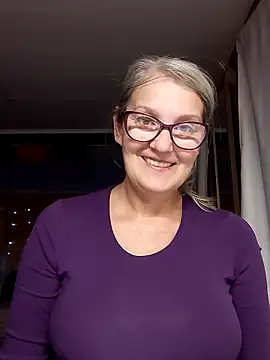 irinamaux online show from October 5, 2025, 8:05 am