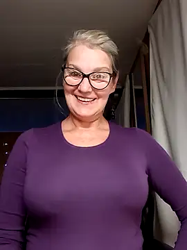 irinamaux online show from September 26, 2025, 12:39 am