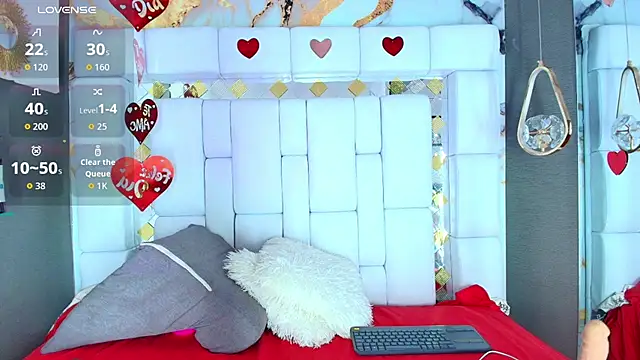 Snapshot of emily_madrid chatting on September 17, 2025, 5:53 am emily madrid online show from September 17, 2025, 5:53 am