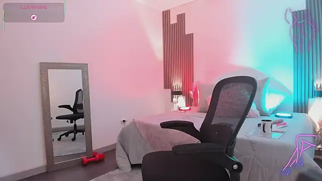 fransheska rossi online show from October 13, 2025, 1:02 pm