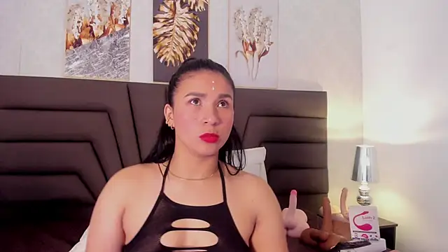Sofi Perez  online show from February 19, 2025, 2:44 pm