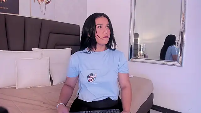 Sofi Perez  online show from March 10, 2025, 11:23 am