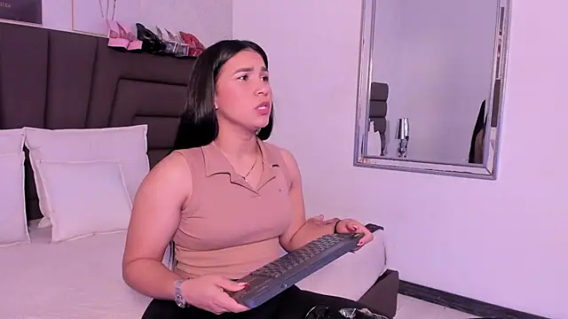 Sofi Perez  online show from September 29, 2025, 11:27 am