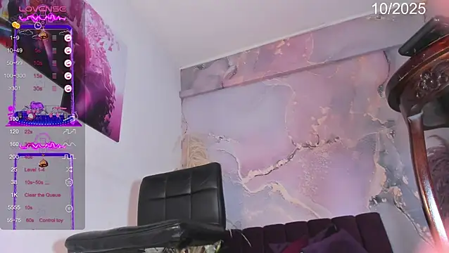 Snapshot of VALERIAQUEENTS chatting on October 19, 2025, 1:25 pm VALERIAQUEENTS online show from October 19, 2025, 1:25 pm