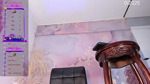 Snapshot of VALERIAQUEENTS chatting on October 22, 2025, 1:32 pm VALERIAQUEENTS online show from October 22, 2025, 1:32 pm