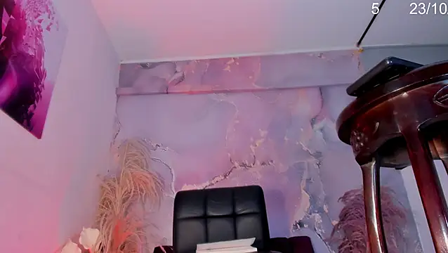 Snapshot of VALERIAQUEENTS chatting on October 23, 2025, 12:59 pm VALERIAQUEENTS online show from October 23, 2025, 12:59 pm