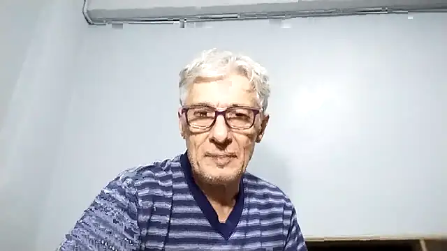 Snapshot of BIGUNCUTHARDCOCK chatting on September 27, 2025, 1:28 pm BIGUNCUTHARDCOCK online show from September 27, 2025, 1:28 pm