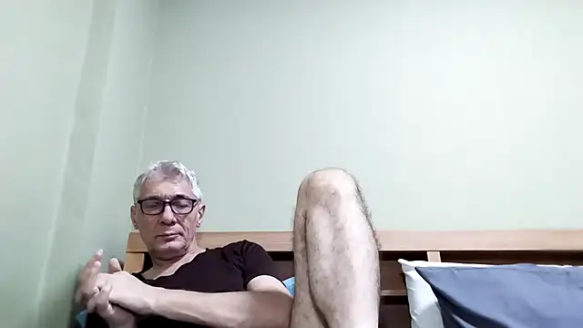 Snapshot of BIGUNCUTHARDCOCK chatting on October 18, 2025, 11:45 am BIGUNCUTHARDCOCK online show from October 18, 2025, 11:45 am