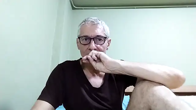 Snapshot of BIGUNCUTHARDCOCK chatting on January 18, 2026, 2:48 am BIGUNCUTHARDCOCK online show from January 18, 2026, 2:48 am