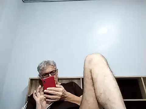 Snapshot of BIGUNCUTHARDCOCK chatting on September 17, 2025, 2:41 pm BIGUNCUTHARDCOCK online show from September 17, 2025, 2:41 pm