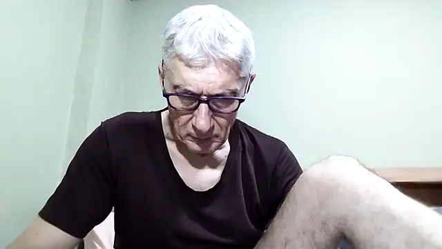 Snapshot of BIGUNCUTHARDCOCK chatting on October 6, 2025, 1:56 pm BIGUNCUTHARDCOCK online show from October 6, 2025, 1:56 pm