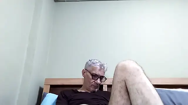 Snapshot of BIGUNCUTHARDCOCK chatting on October 20, 2025, 1:55 pm BIGUNCUTHARDCOCK online show from October 20, 2025, 1:55 pm