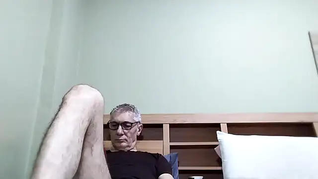 Snapshot of BIGUNCUTHARDCOCK chatting on October 6, 2025, 12:56 am BIGUNCUTHARDCOCK online show from October 6, 2025, 12:56 am