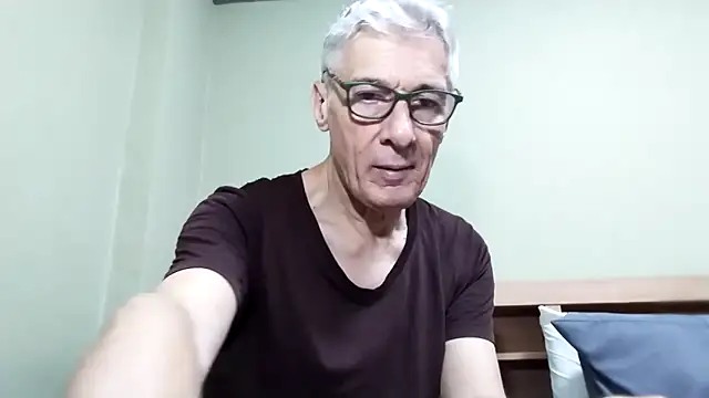 Snapshot of BIGUNCUTHARDCOCK chatting on October 22, 2025, 12:43 am BIGUNCUTHARDCOCK online show from October 22, 2025, 12:43 am