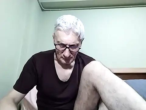 Snapshot of BIGUNCUTHARDCOCK chatting on October 9, 2025, 4:57 am BIGUNCUTHARDCOCK online show from October 9, 2025, 4:57 am