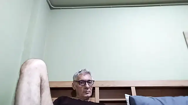 Snapshot of BIGUNCUTHARDCOCK chatting on October 7, 2025, 2:01 am BIGUNCUTHARDCOCK online show from October 7, 2025, 2:01 am